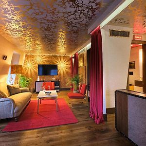 Megaro Suite
